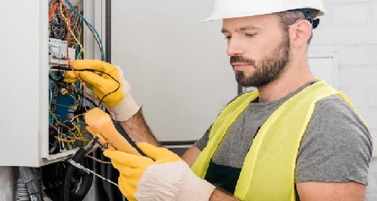 İzmir Elektrik Pano Montajı, pano kurulumu, yerinde servis, arıza onarımı, elektrik pano montajı hizmeti, 7/24 hizmet, hızlı elektrik çözümleri, İzmir elektrik servisi, tesisat bakımı, elektrik sorunları.